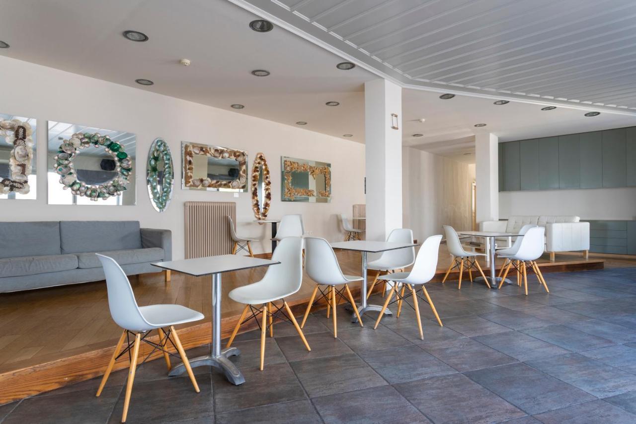 ספצס Hotel Roumani מראה חיצוני תמונה